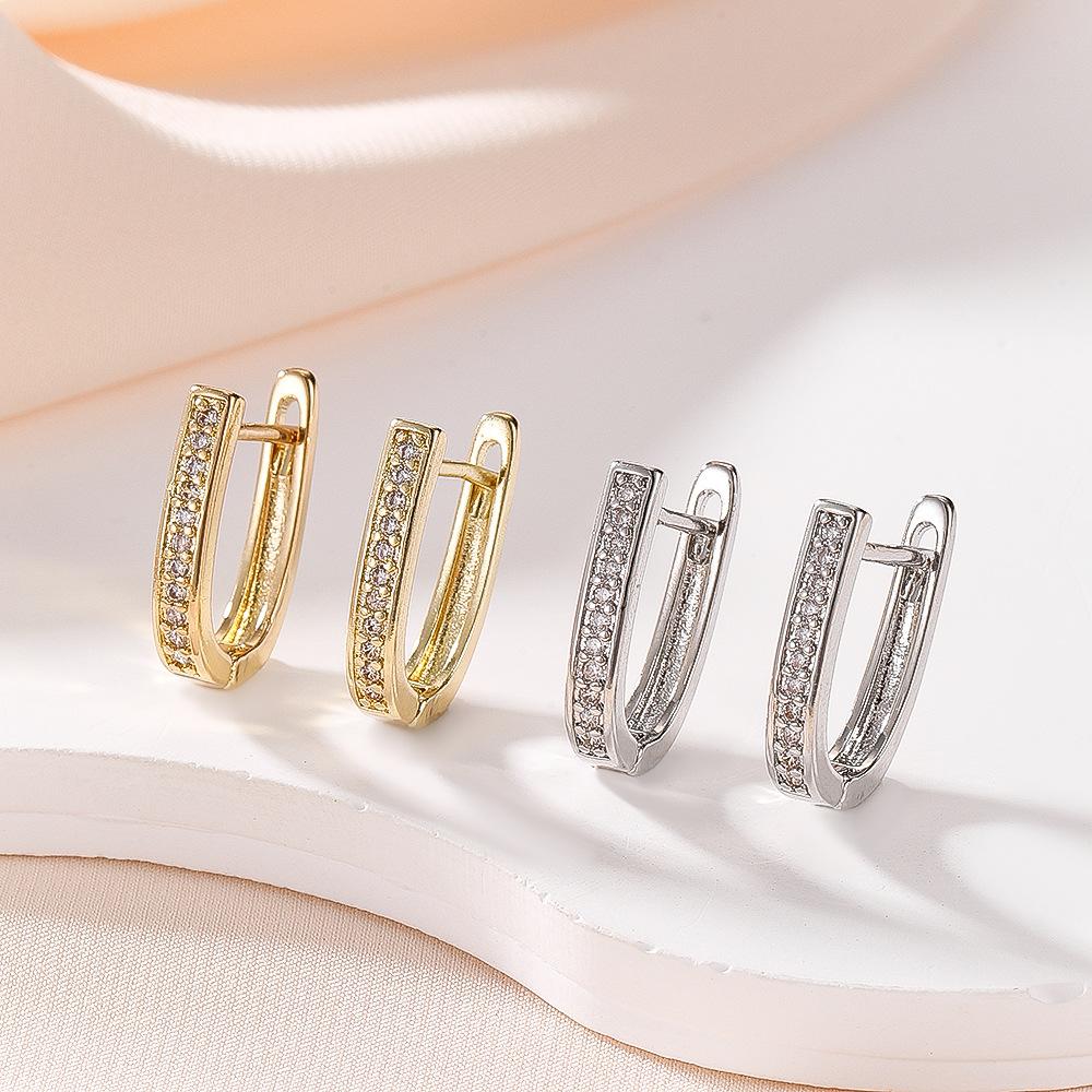 

New light luxury and compact earrings with personalized and fashionable temperament білий