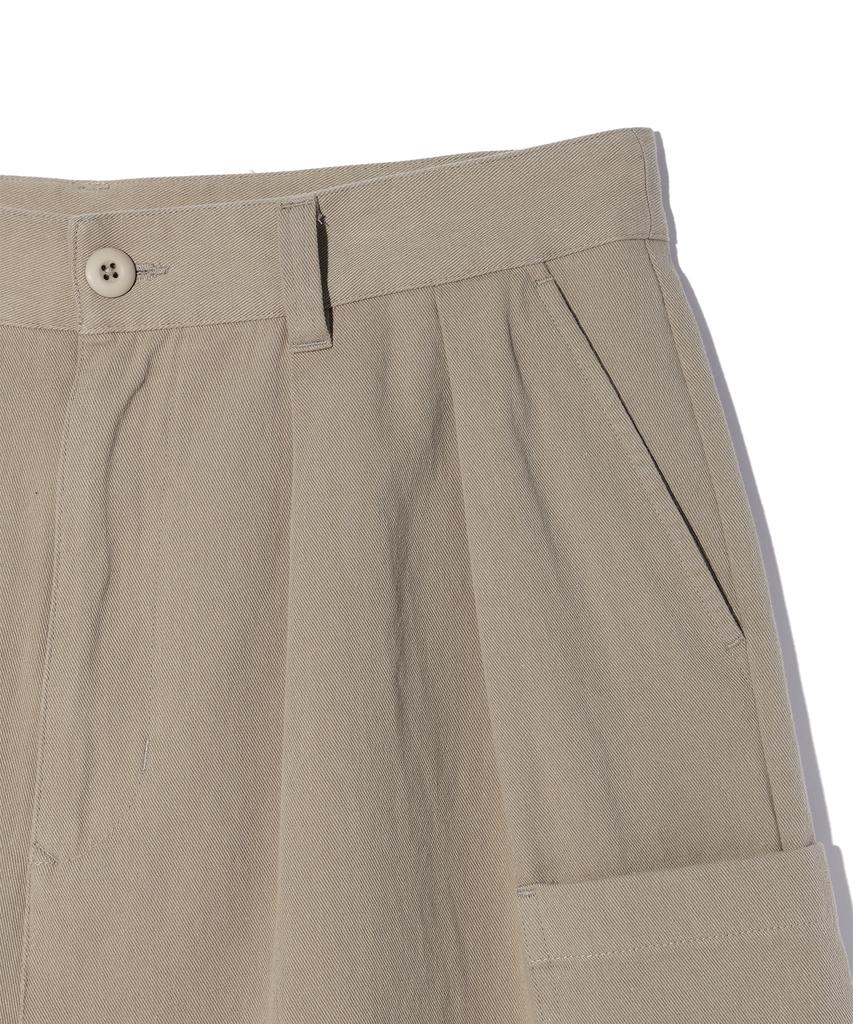 SOUNDSLIFE Two Tuck Pocket Chino Shorts Beige