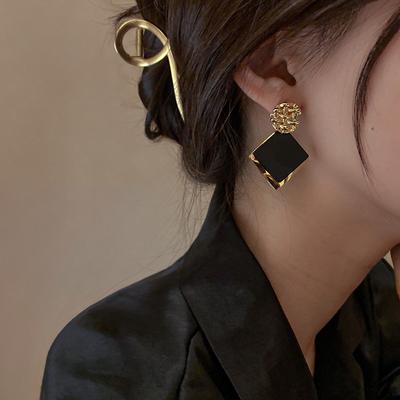 New Large Diamond Shaped Earrings with Geometric Niche Design, Exaggerated and Fashionable Earrings