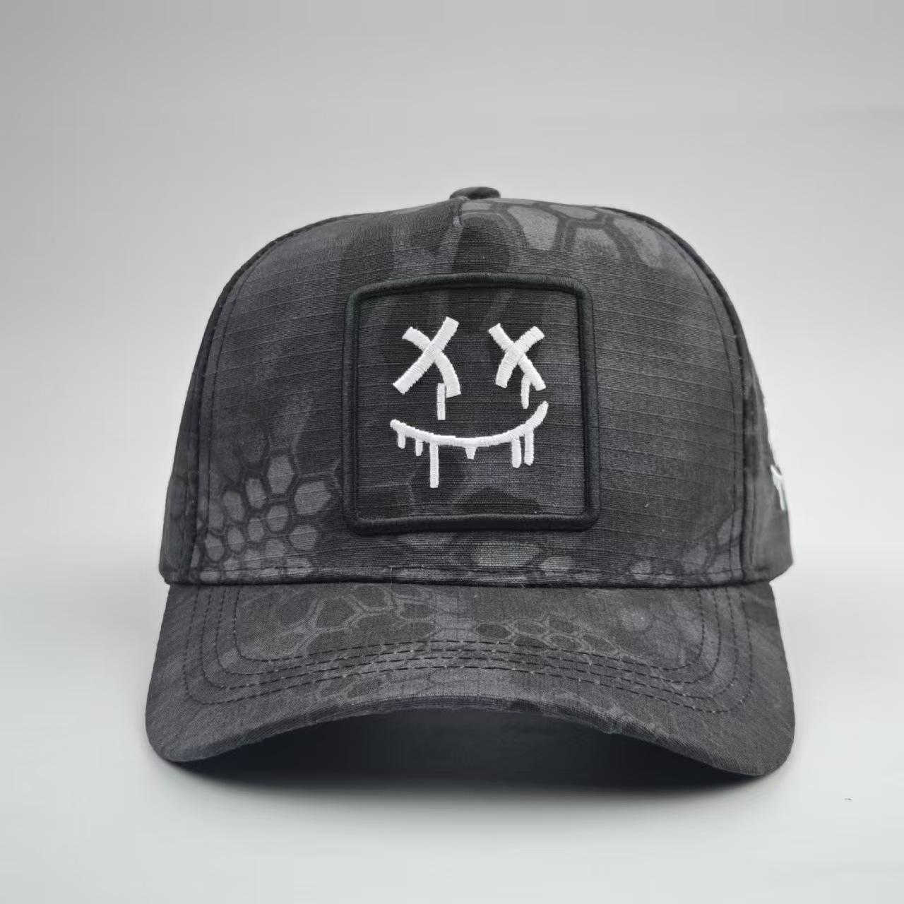 

Stylish camouflage baseball caps and fashionable badges - adjustable back closure, breathable fabric, perfect for casual wear Adjustable чорний