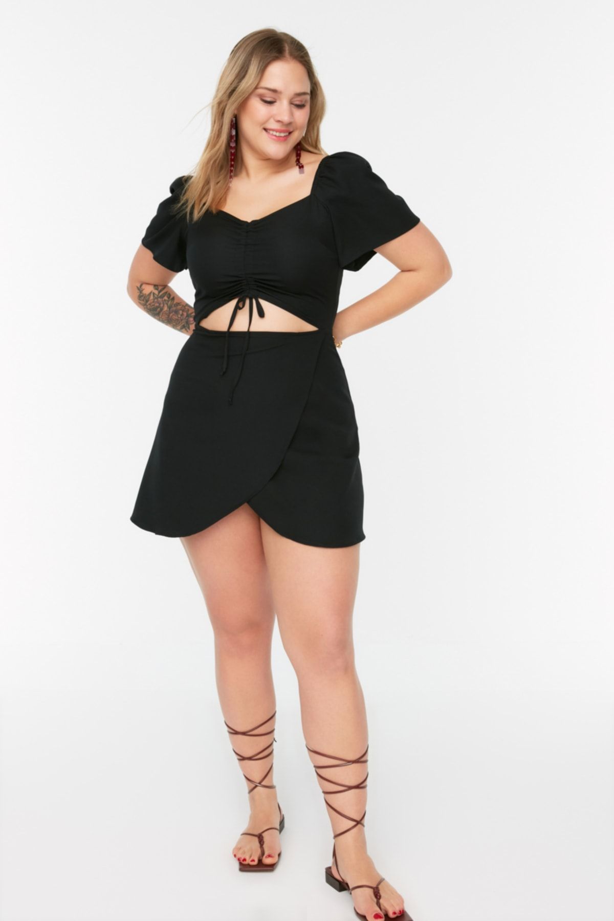 

Women s Style Plus Size Black Woven Gathering and Cutout Detailed Dress XL
