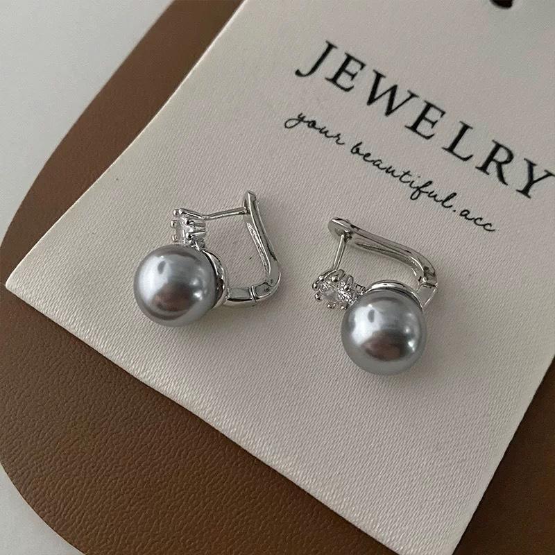 

Luxury-lite Zirconia Pearl Stud Earrings for Women. Simple and Versatile, Featuring A Touch of Niche Fashion. Cool Style Earrings. серый