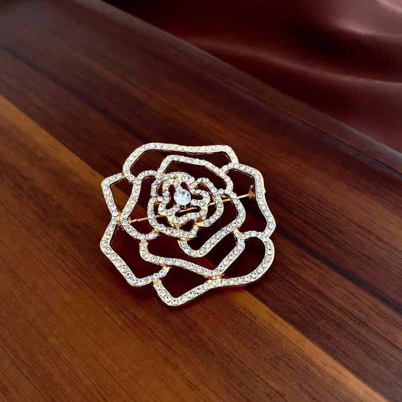 Średniowieczna Vintage Broszka z Kontrastującą Pszczołą Inkrustowana Diamentami Retro Lekki Luksus High-endowa Korsaż Wykwintne Wszechstronne Dodatki Kobiety