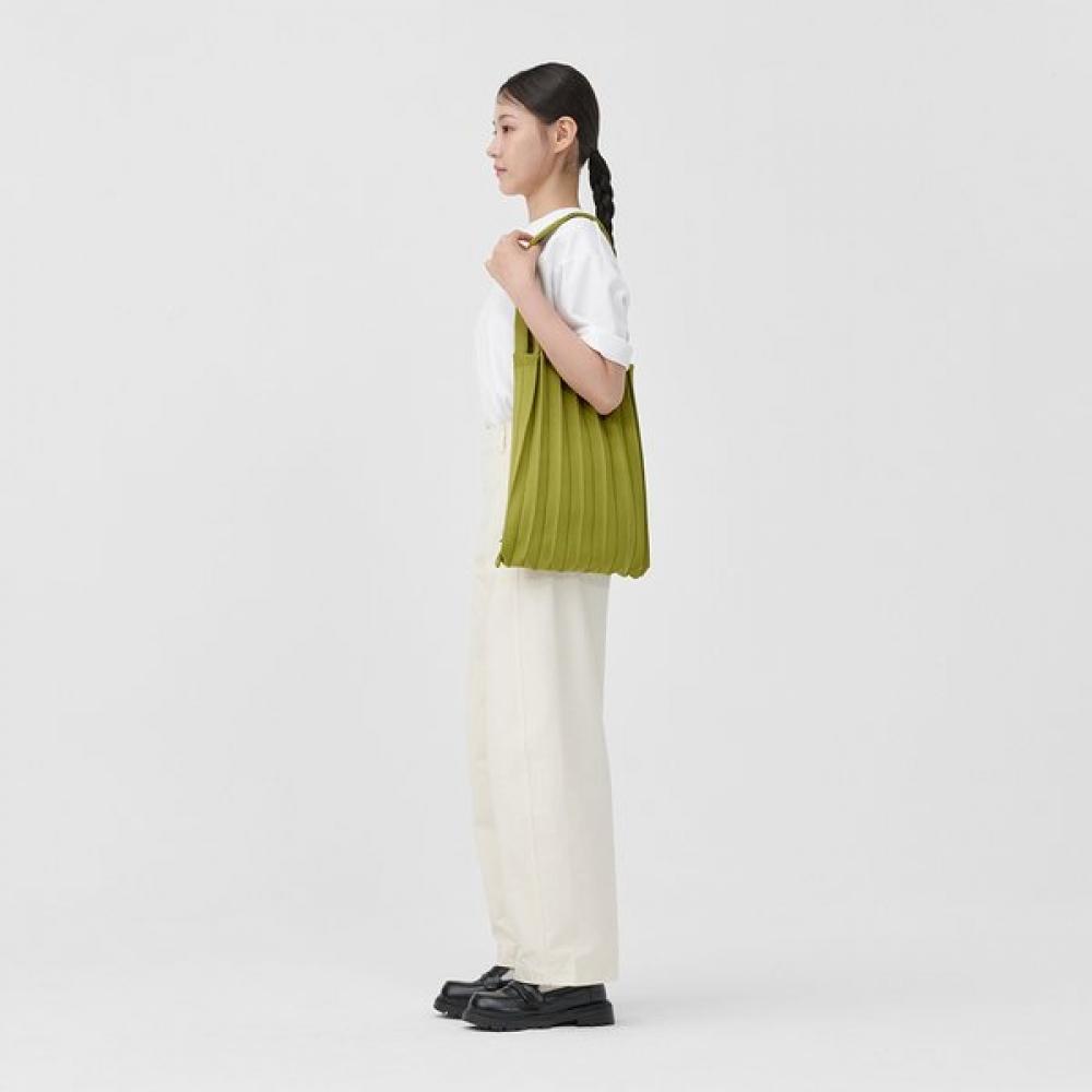 

Pleatsmama Olive New Shoulder Bag Single option