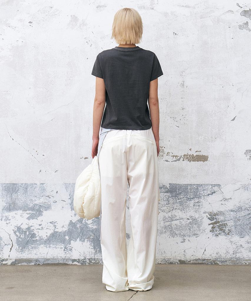 INSILENCE WOMEN Volume Pocket Parachute Pants Ivory