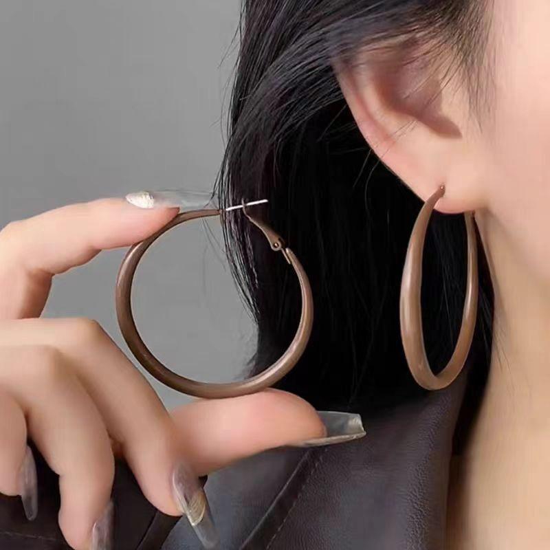 2025 Trendy High-End Retro Earrings: Autumn/Winter Design