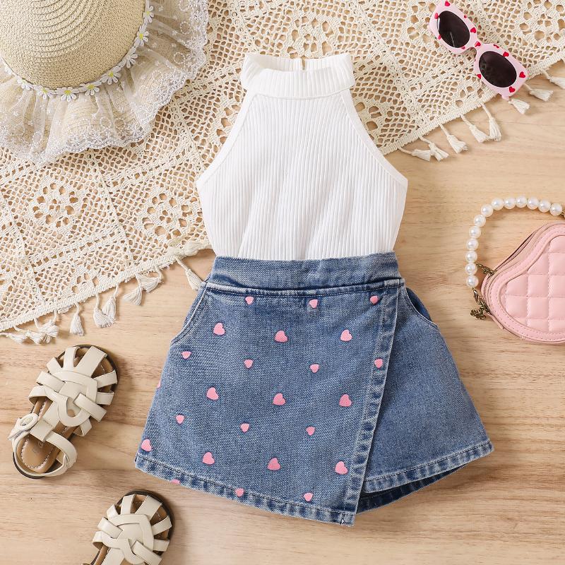 Dívčí módní set 2025 Léto Dětský ležérní jednobarevný top bez rukávů Džínové šortky s potiskem srdíček 2dílný set