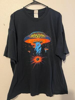 Tops – T-Shirts