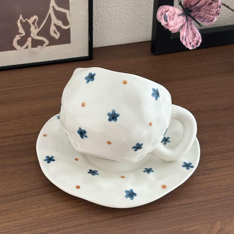 Расписанный вручную цветочный керамический набор кофейной чашки и блюдца