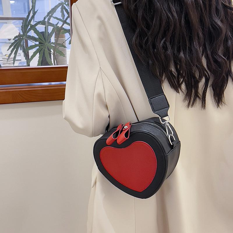 Bags Cute Peach Heart Small Bag 2025 New Mori Sweet Girl Foreign Style Versatile Contrasting Color Messenger Love Bag