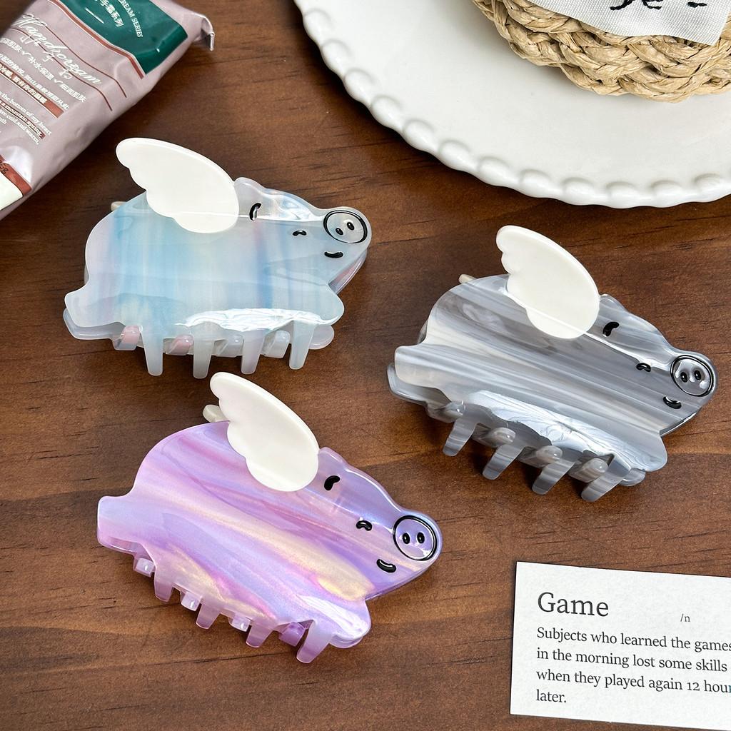Cute Animal-themed Hair Clip Featuring A Stylish Flying Pig Design In Multiple Colors