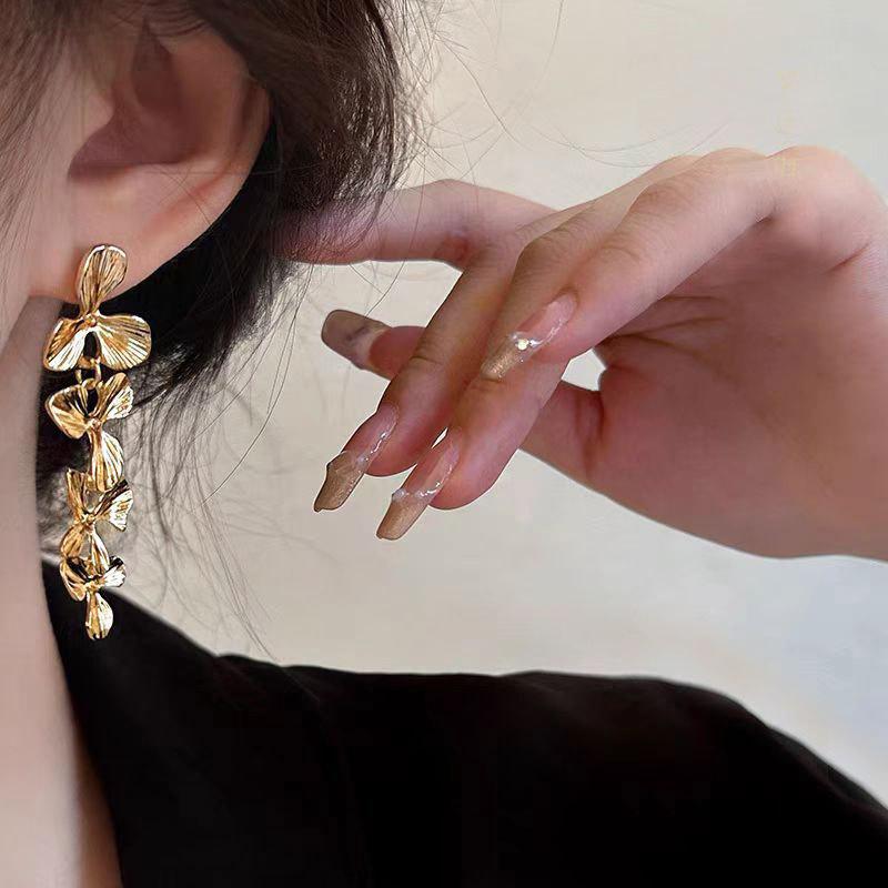 Retro Lilac Earrings Hong Kong Style Exaggerated Gold Leaf Stud Earrings Niche Light Luxury Ear Jewelry Women