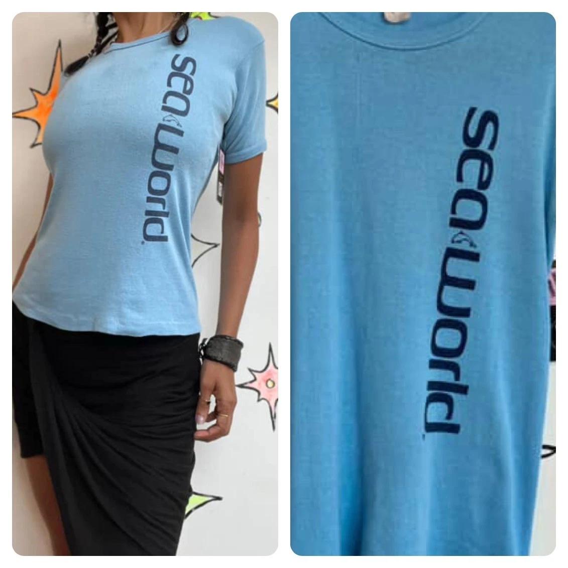 

Vintage 70s/80s Blue Sea World T-Shirt - Soft & Worn-In Classic - Small XL