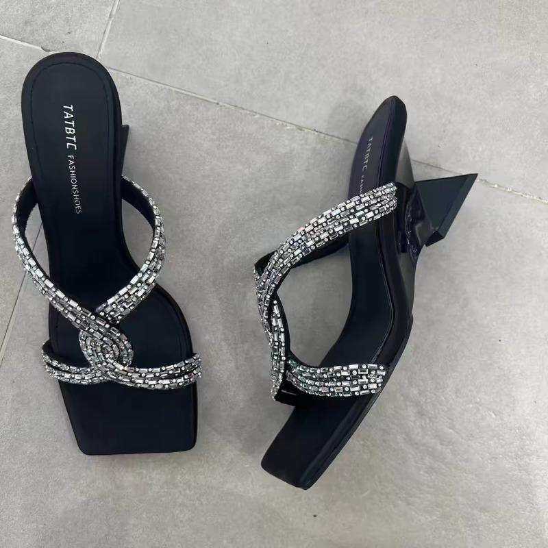 

Модные летние новые открытые тапочки женские надевают темперамент квадратный носок ринобасон с линией с толстыми сандалиями на высоком каблуке 39 чёрный