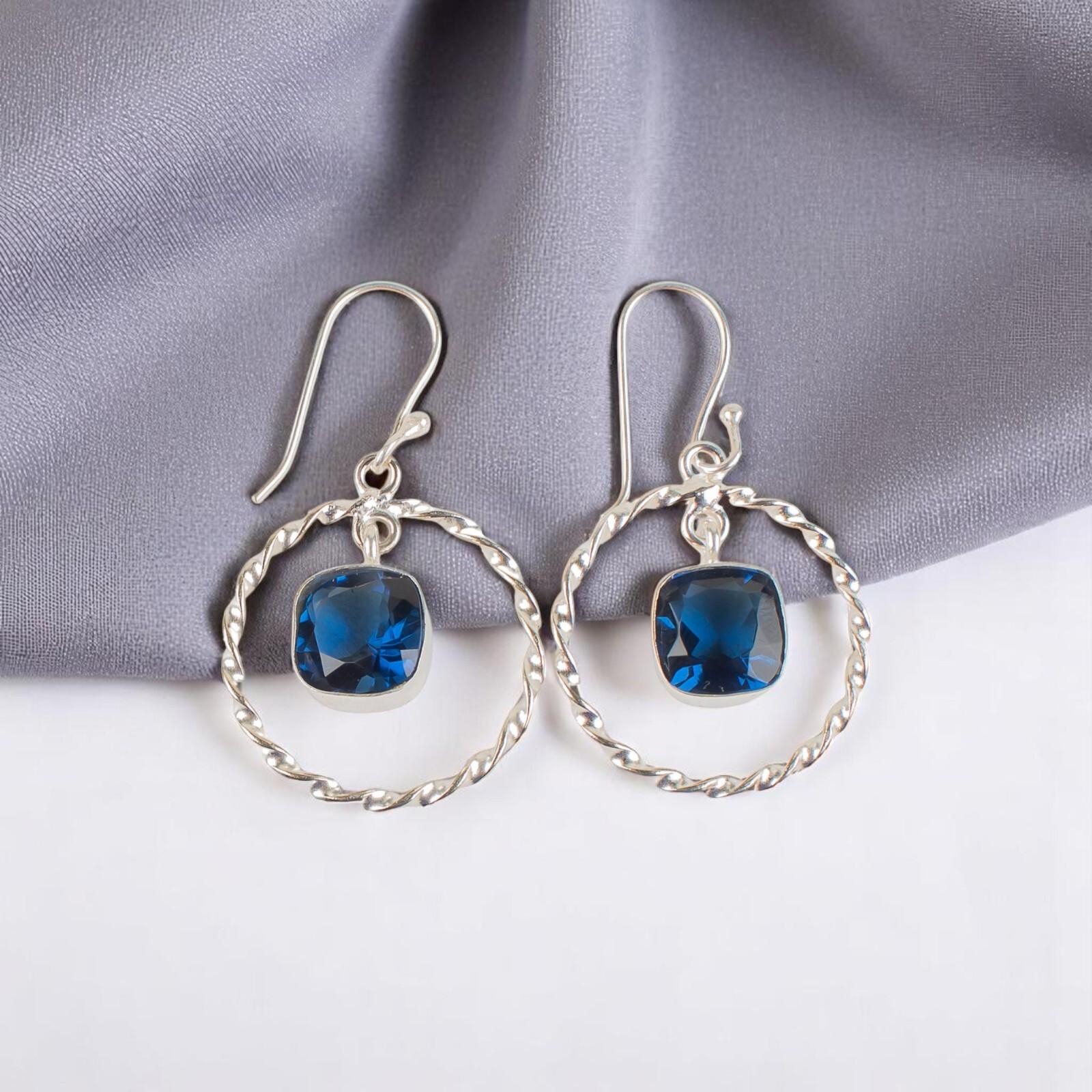 

Лондонский голубой топаз Драгоценный камень 925 Стерлинговое серебро Ювелирные изделия Ручная работа Серьги 1.60 EE-60-3