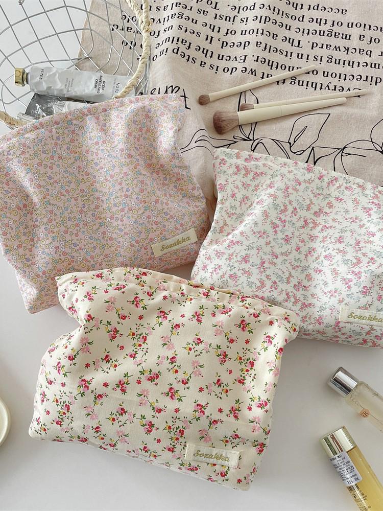 Korean Small Fresh Floral Makeup Bag - Large Capacity Travel Cosmetics Organizer