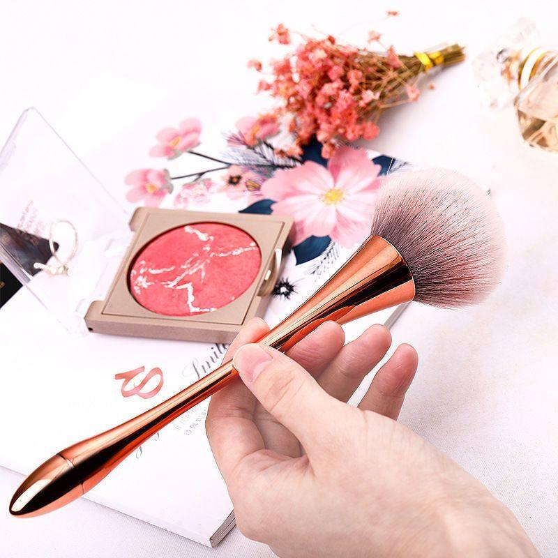 Soft Bristle Long Handle Makeup & Nail Dust Brush
