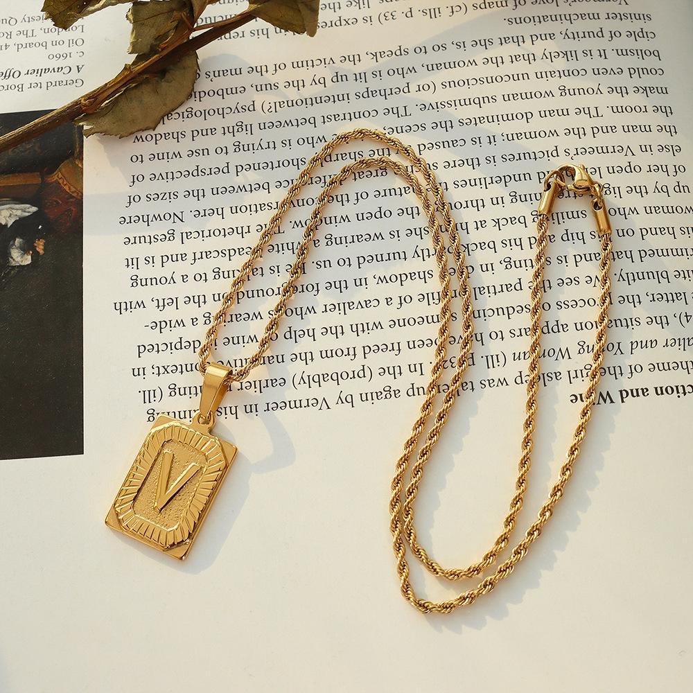 Qiong Yao Hip Hop 26-Letter Square Pendant Necklace, Clavicle Chain, 18K Gold Plated Titanium Steel.