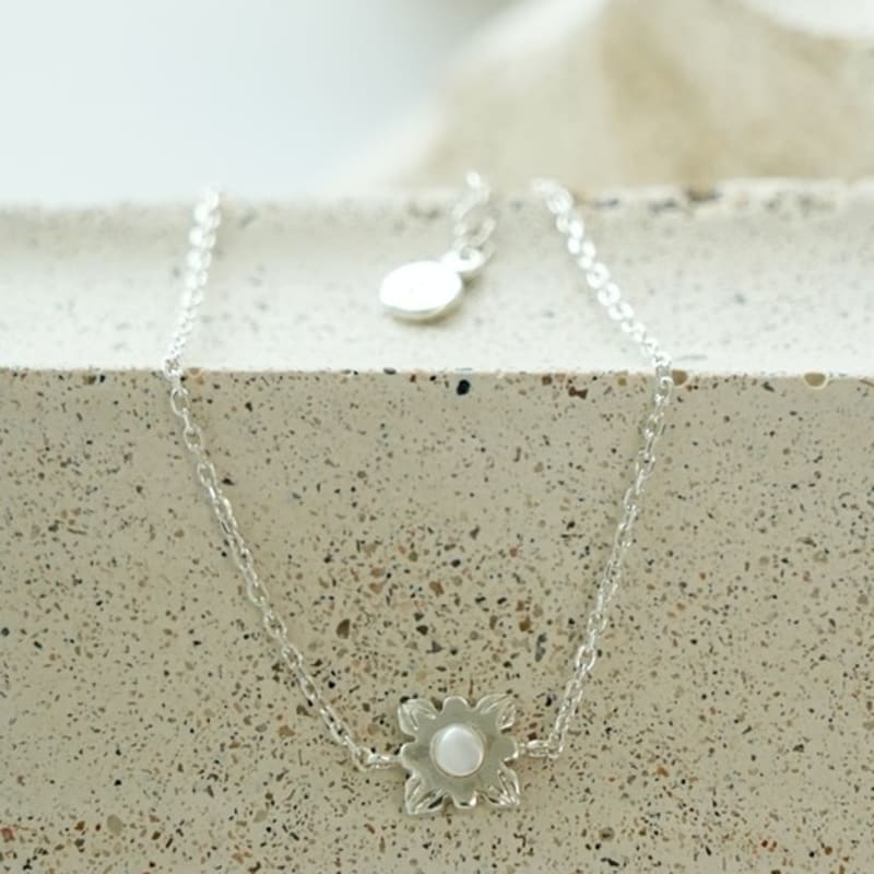 BELLOOGGI Flower Pearl Bracelet