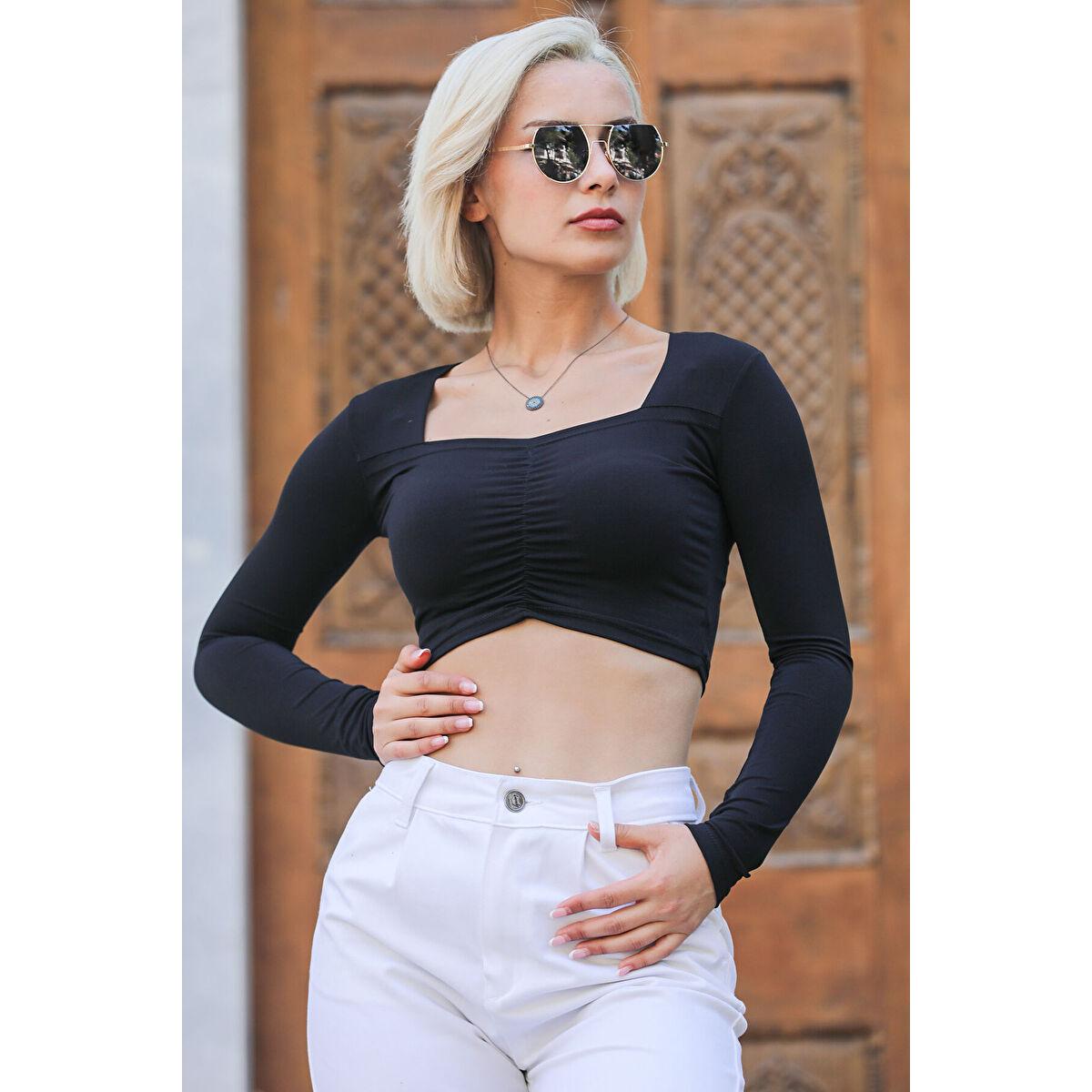 

Женское короткое боди с рубашкой спереди