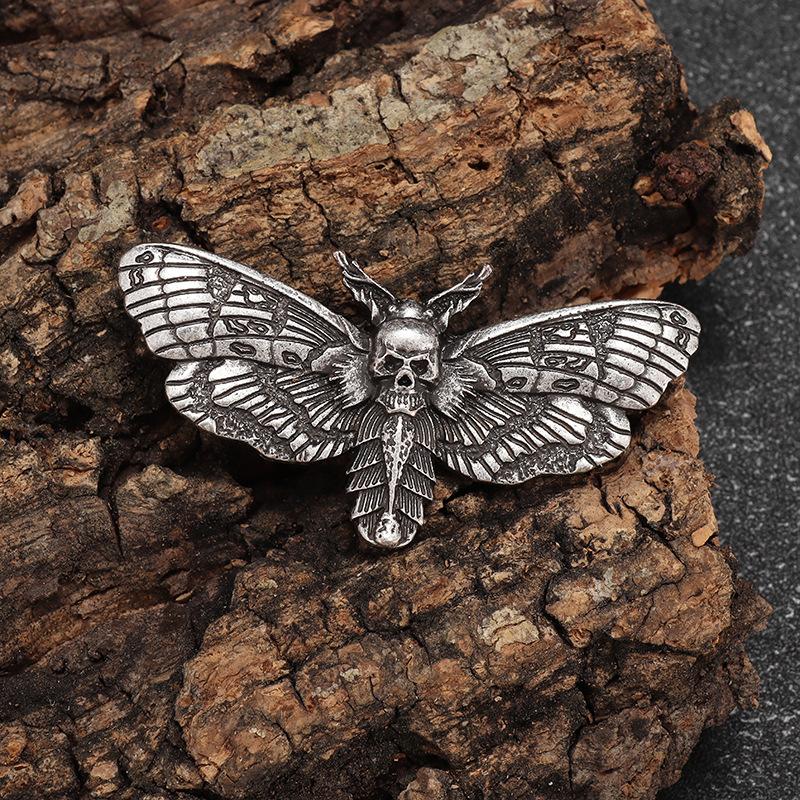 Gotische Totenkopfmotte Brosche Retro Mode Brustschmuck Anhänger Halskette