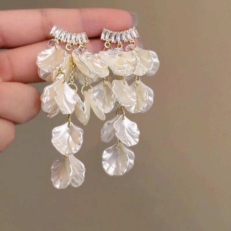 Seaside Petal Tassel Ear Cuff: No Piercing Needed, Luxurious Summer Style Earrings for Women