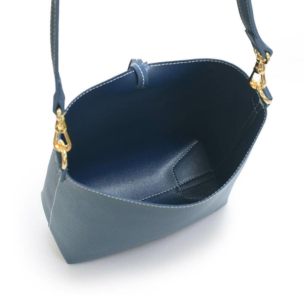 [Barcos Blue] Tassel Shoulder Bag, Women's, One Size, Silver