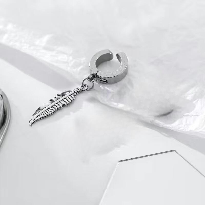 Feather Pendant Ear Clip - High-end Non-ear-hole Earrings for Men, Rugged and Cool Ear Bar Clasp