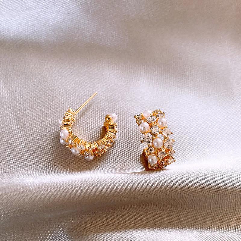 Exquisite Gold & Diamond C-shaped Pearl Stud Earrings: Unique, High-End, Versatile Earrings for Women