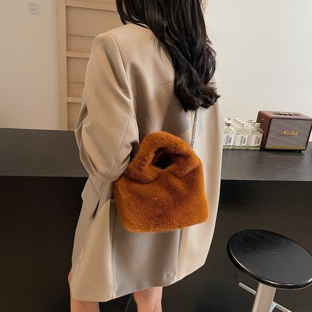 Plush Bag Women's Hand Bag 2025 New Fashion Niche Chain Messenger Bag Winter Plush Bucket Bag