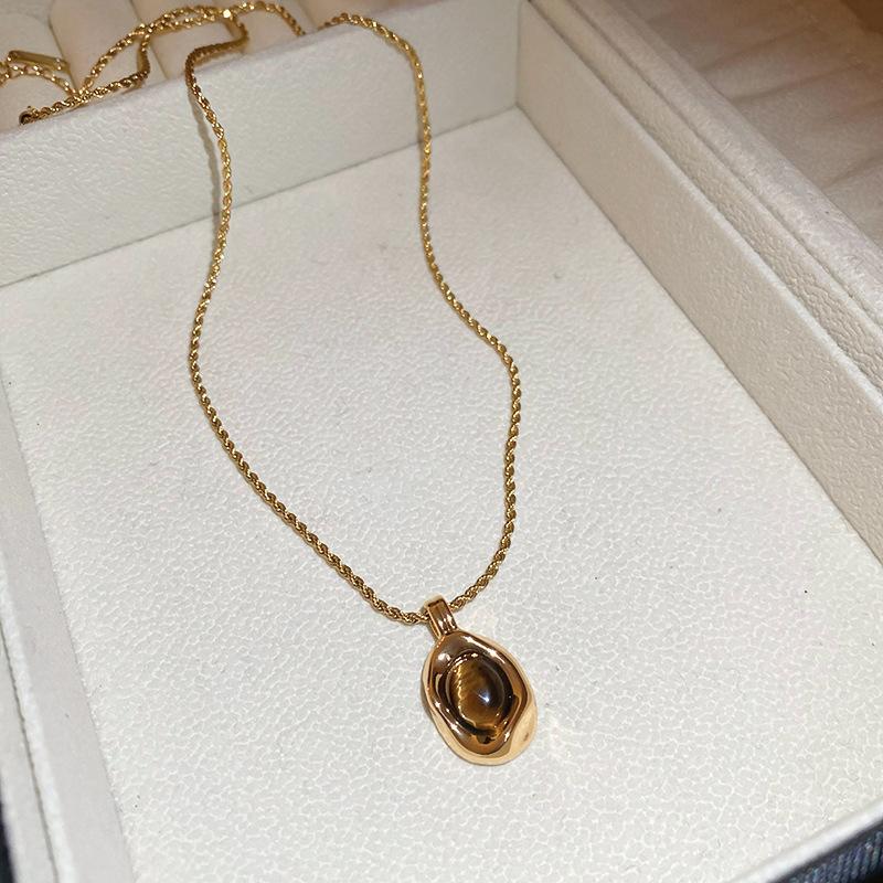 European and American retro coffee color tiger's eye stone beaded pearl necklace light luxury niche collarbone chain temperament advanced sense