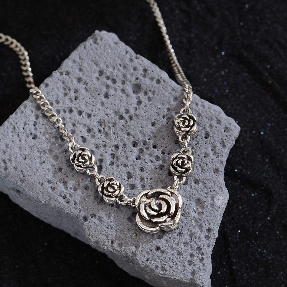 Retro Rose Necklace Female Personality High Design Sense Cold Wind Versatile French Versatile Hip Hop Accessories