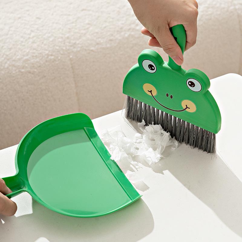 Mini Desktop Broom Set with Dustpan for Children and Students, Perfect for Desks and Tables.