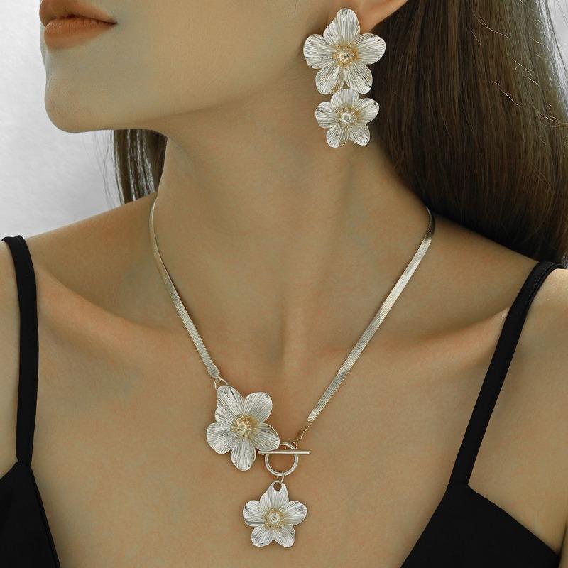 New Chinese-style National Trend Large Flower Necklace  Elegant Spray-painted Flower Pendant Jewelry Set