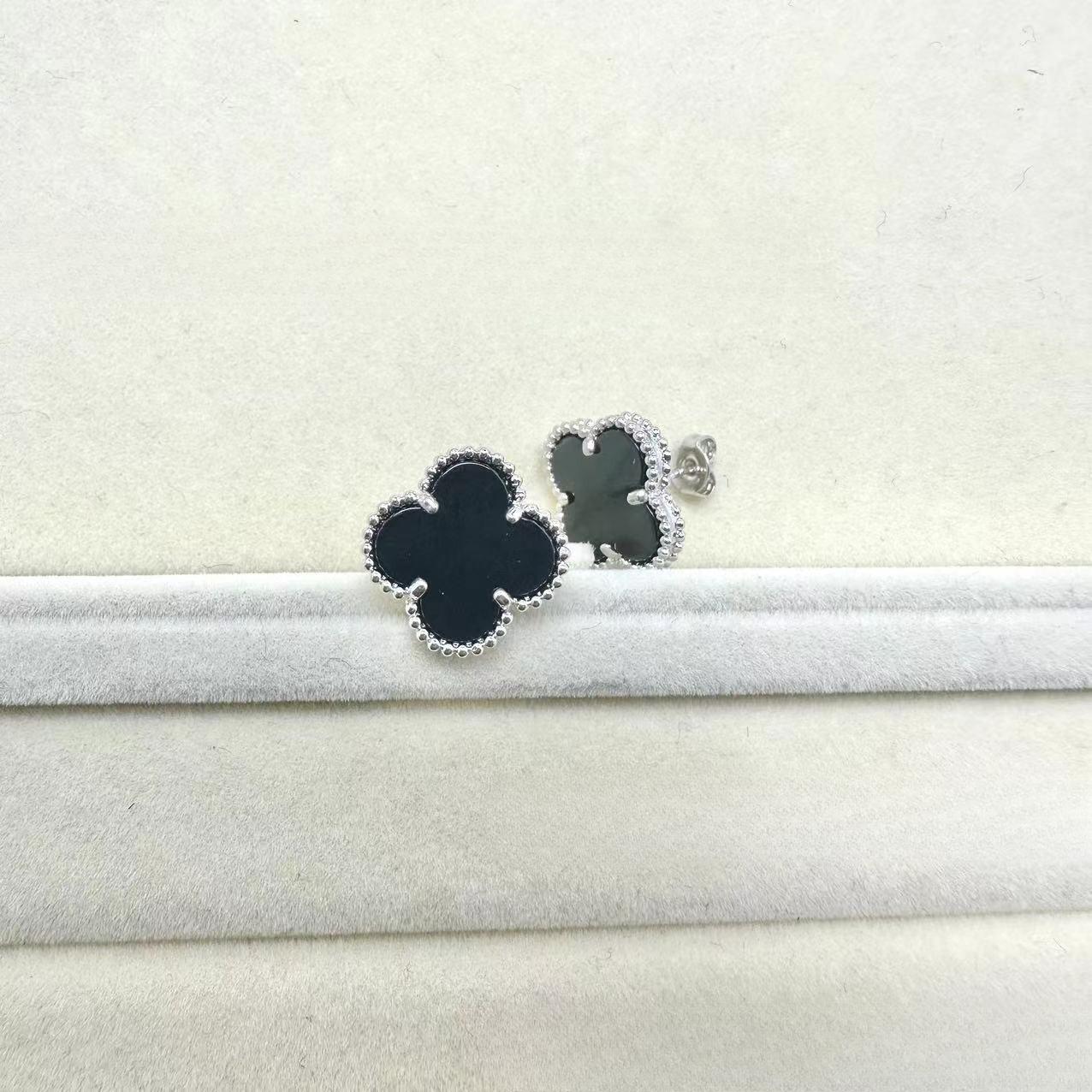 Women s four-leaf clover earrings high-end exquisite and luxurious carnelian earrings