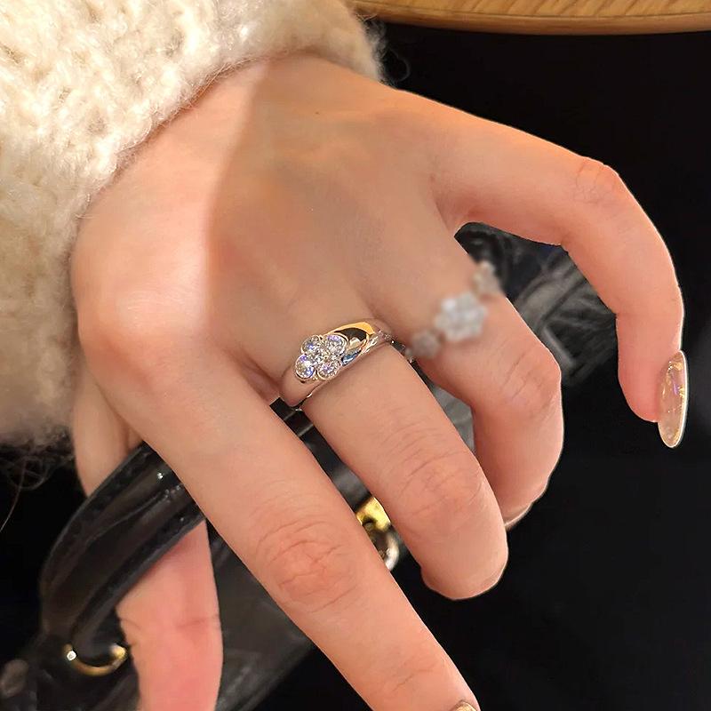 

Элегантное кольцо-заявление в винтажном французском стиле для женщин с потрясающими акцентами Четыре J6100