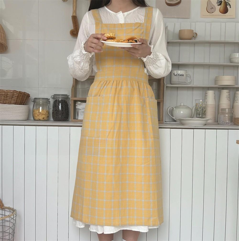 Cotton Sleeveless Apron With Fresh Checkered Pattern For Kitchen And Cafe Use