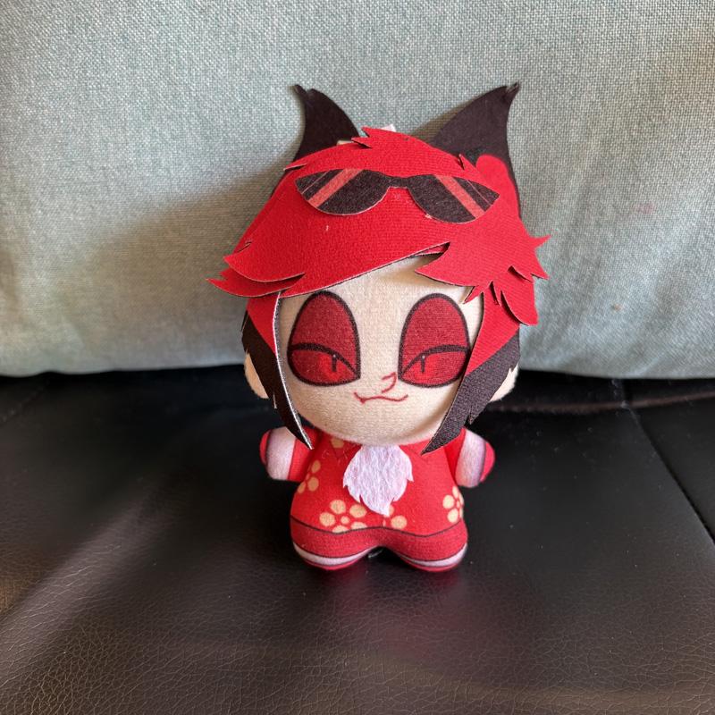 Super Mignon 10cm Adorable Anime Animation Rouge Alastor Lucifer Morningstar Hazbin Hotel Peluches Drôle Cadeau de Festival Poupée Peluche About 10cm