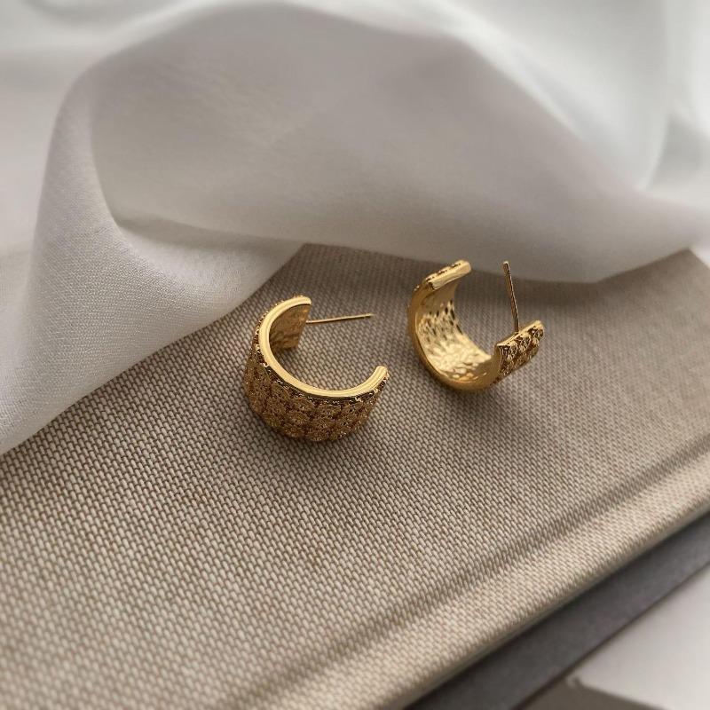 Fashion Circle Earrings Retro Gold Metal Design Niche Personality Temperament Versatile Earrings