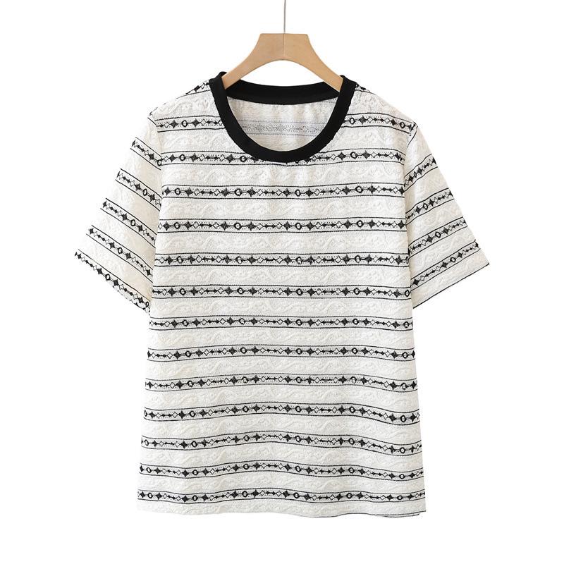 

2025 Summer Women s Plus Size Jacquard Stripe Lace T-Shirt - Short Sleeve Fashion Slimming Top 3XL вершковий/білий