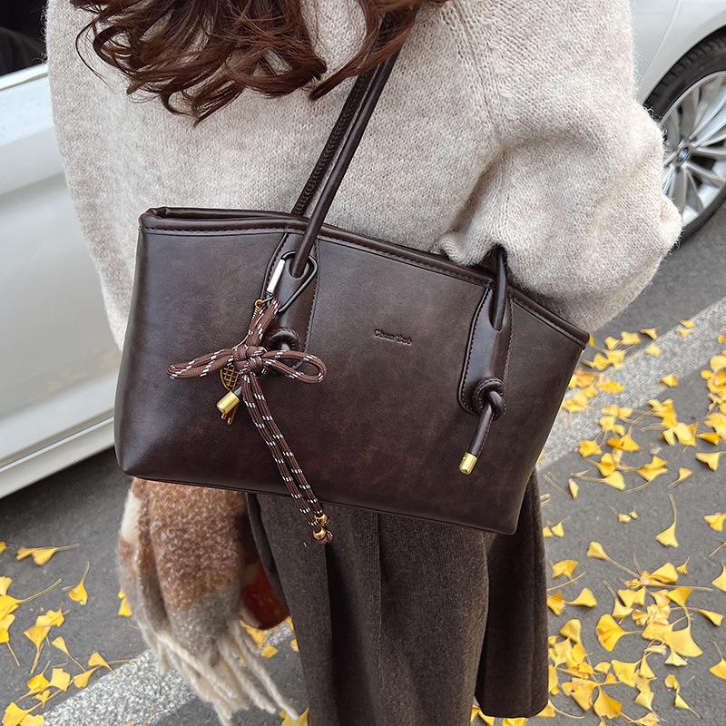 Premium texture large-capacity commuter bag women's 2025 new autumn and winter shoulder underarm bag niche light luxury tote bag