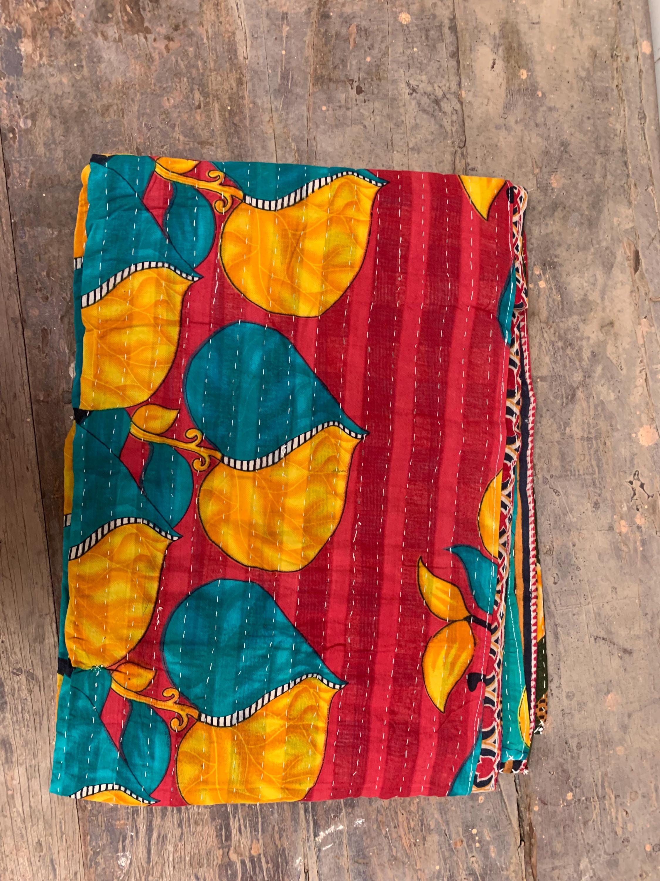 

Bold Leaf Print Kantha Quilt: Hand-Stitched Recycled Sari Blanket 80X 50 разноцветный