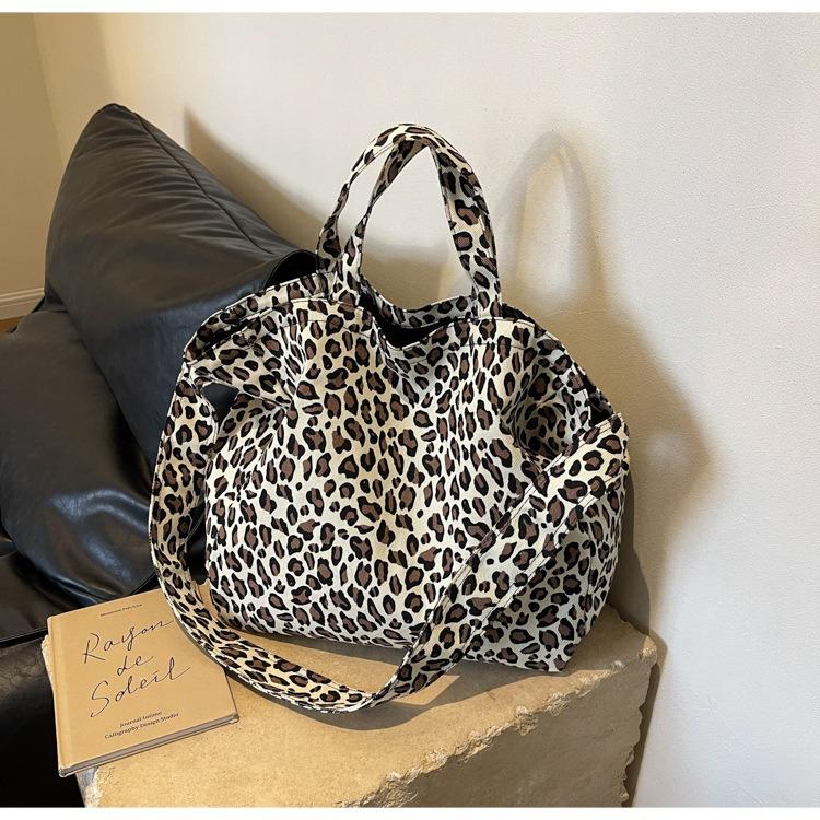 Large Capacity Tote Bag for Women 2025 New Leopard Print Tote Bag Fashionable Simple Shoulder Handbag Commuter Bag for Women