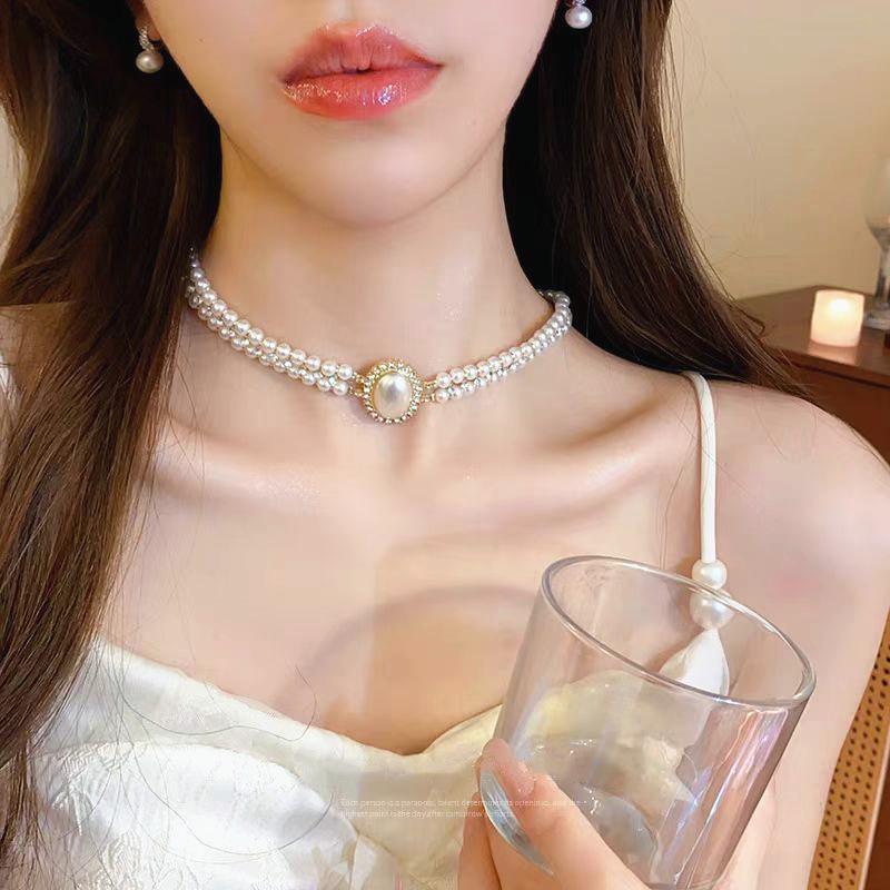 

French retro high-end pearl necklace women s autumn and winter light luxury sweet and cool hot girl sweater chain niche simple collarbone chain