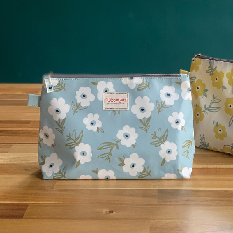 Debbie Simple Pouch L (Blue/Ivory)