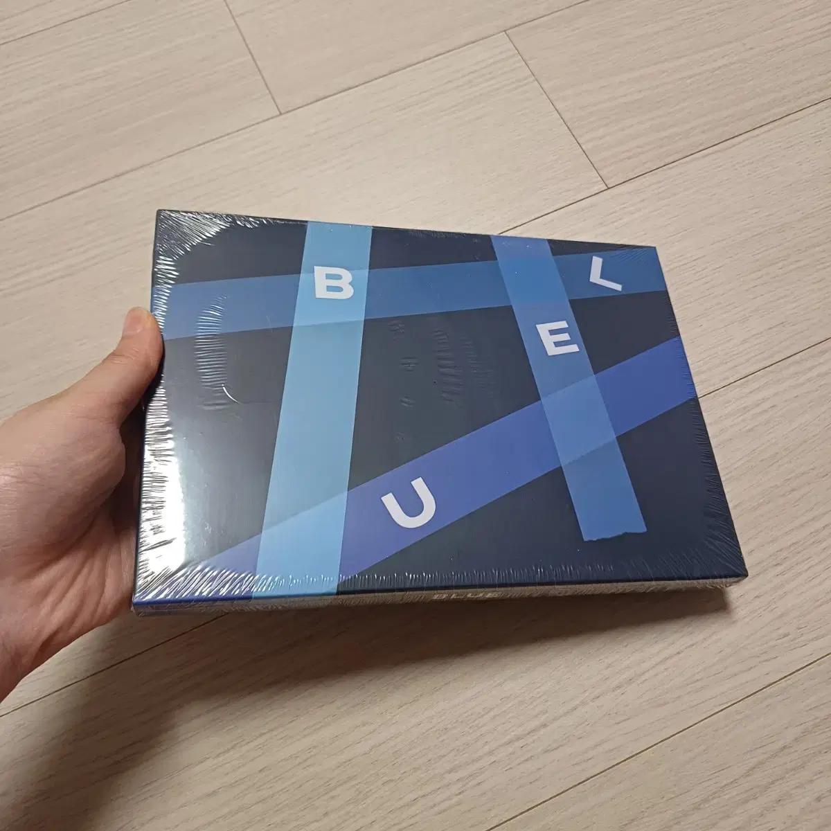 

LUCY s Запечатанный Альбом Bloo