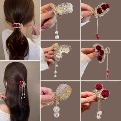 Épingle à cheveux pour queue de cheval haute en perles de lotus blanc avec pompon, pince à l'arrière de la tête pour femme pour fixation de cheveux à moitié attachés.