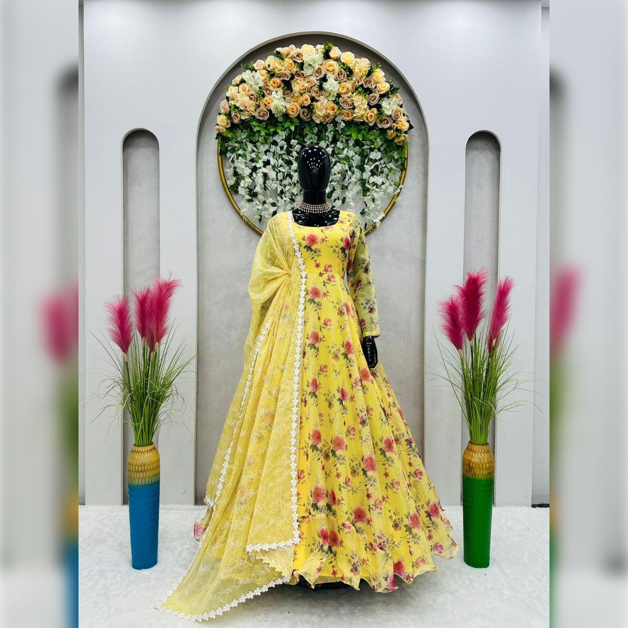 

Лучшее и красивое желтое платье или платье для женщины