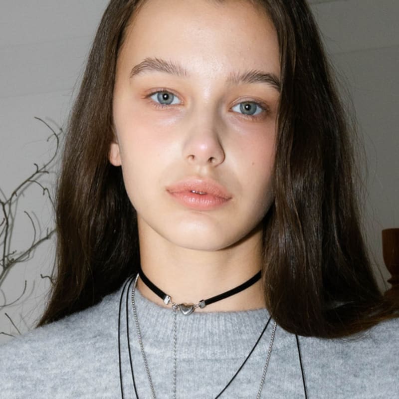 pearlymore heart magnet leather choker necklace