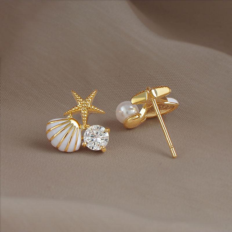 Elegant Imitation Pearl and Diamond-Studded Earrings for Women